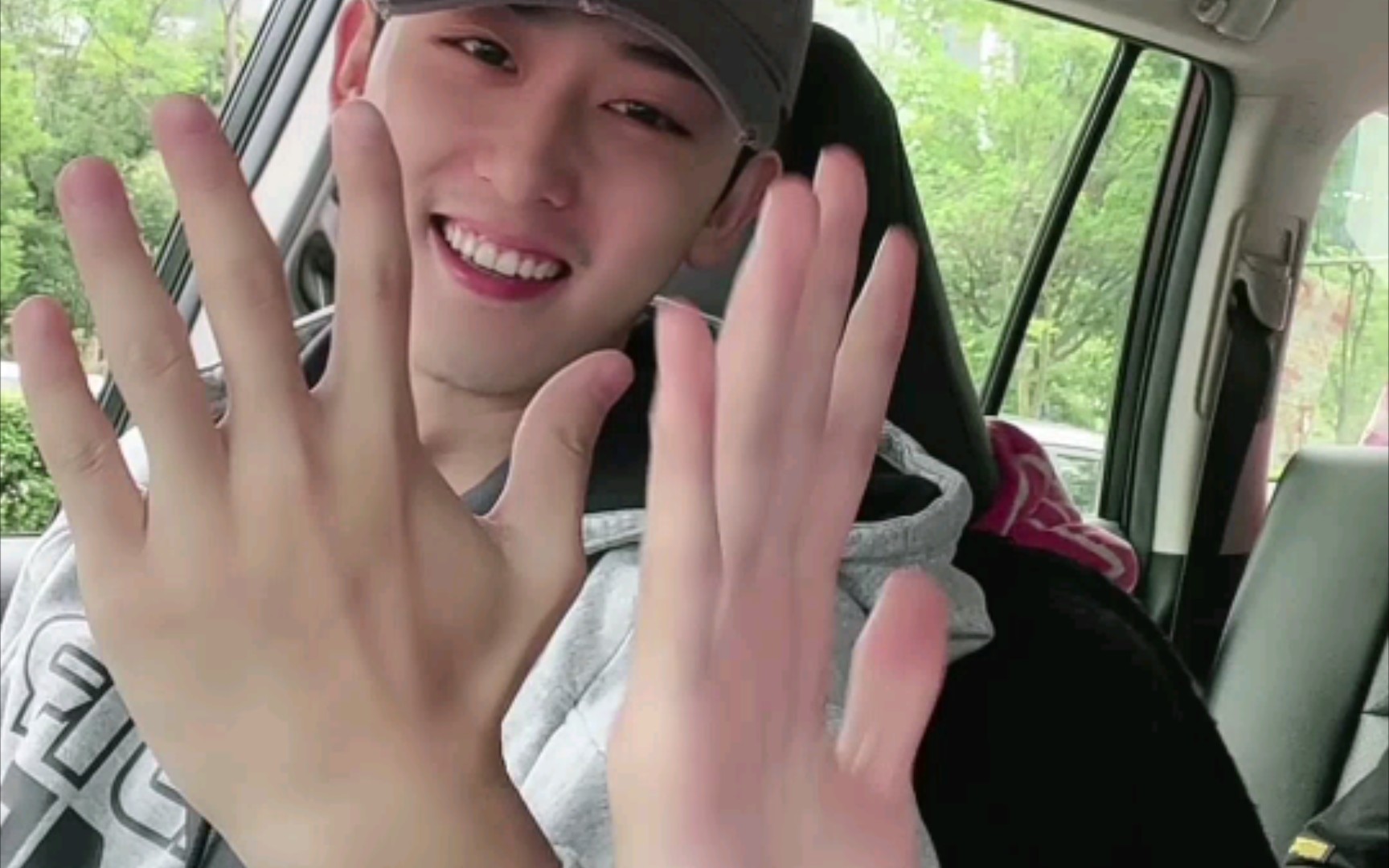 0914钢q小霸王 小来哥副驾比手手