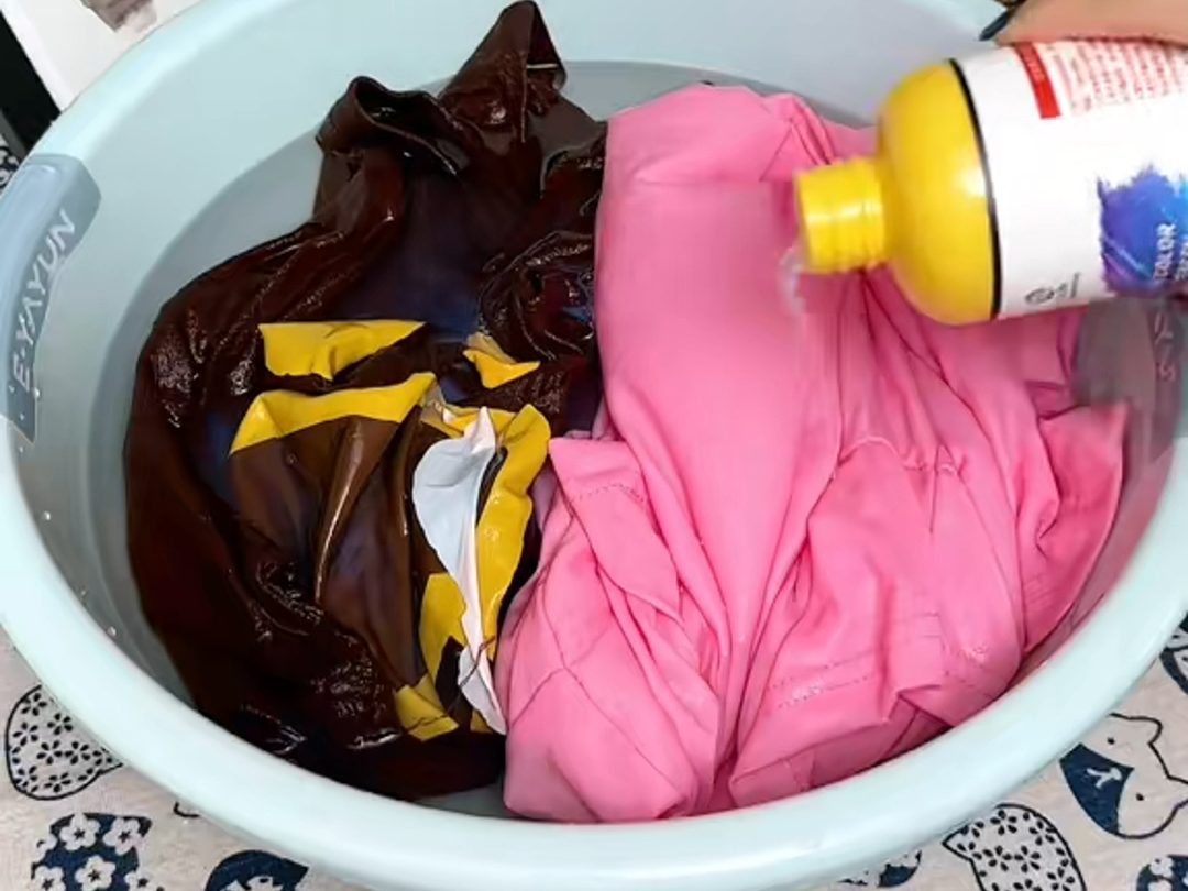 衣服掉色褪色怎么办?快试试这款衣服固色剂,加固颜色.