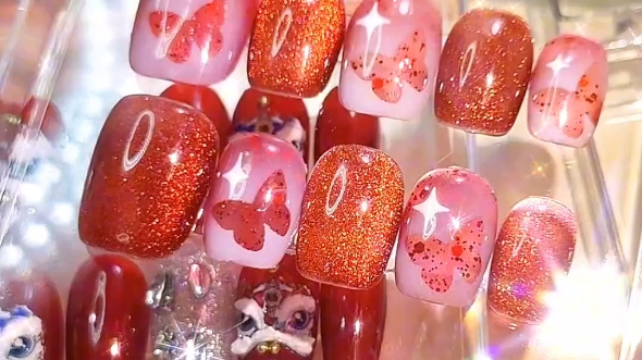 2024龙年新年战甲过年美甲61红色碎钻亮片镂空蝴蝶猫眼美甲穿戴甲