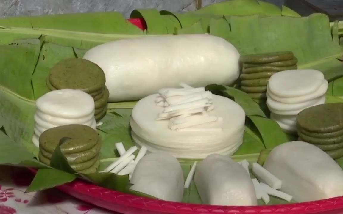 云南施甸年味粑粑丝,鸡汤腊味融一碗