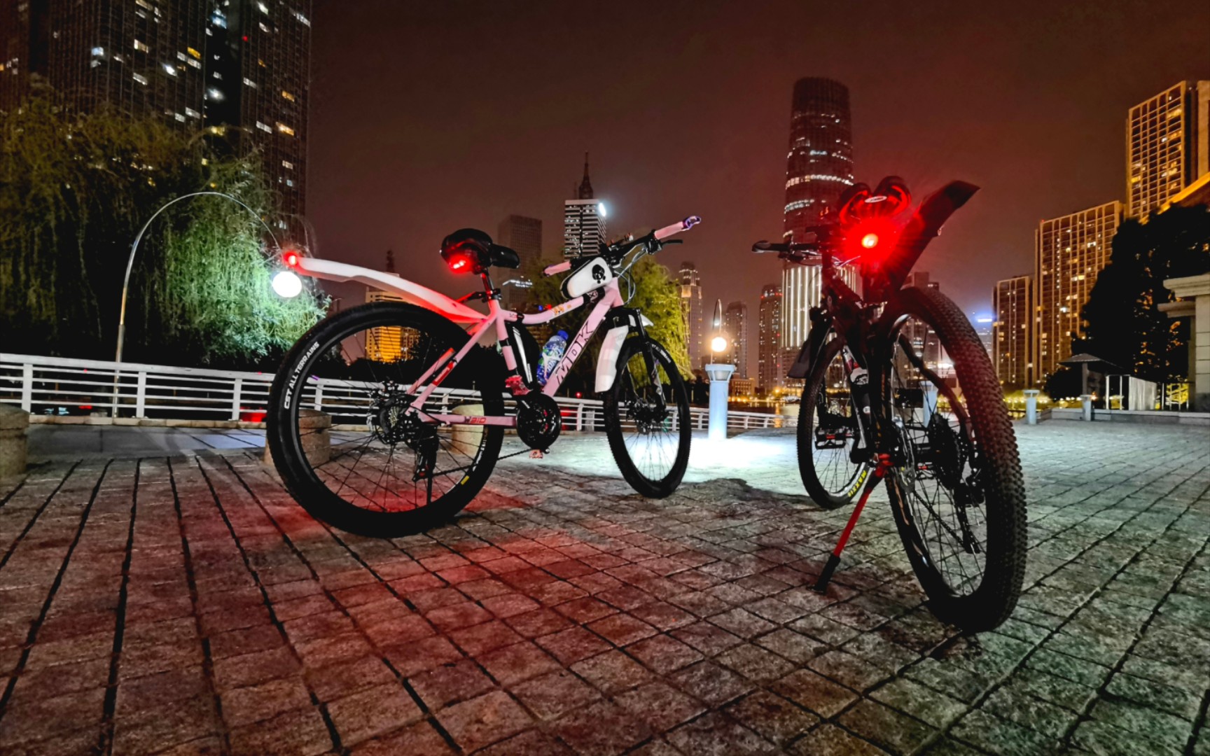 活动  晚上骑行和烧烤更配哟!