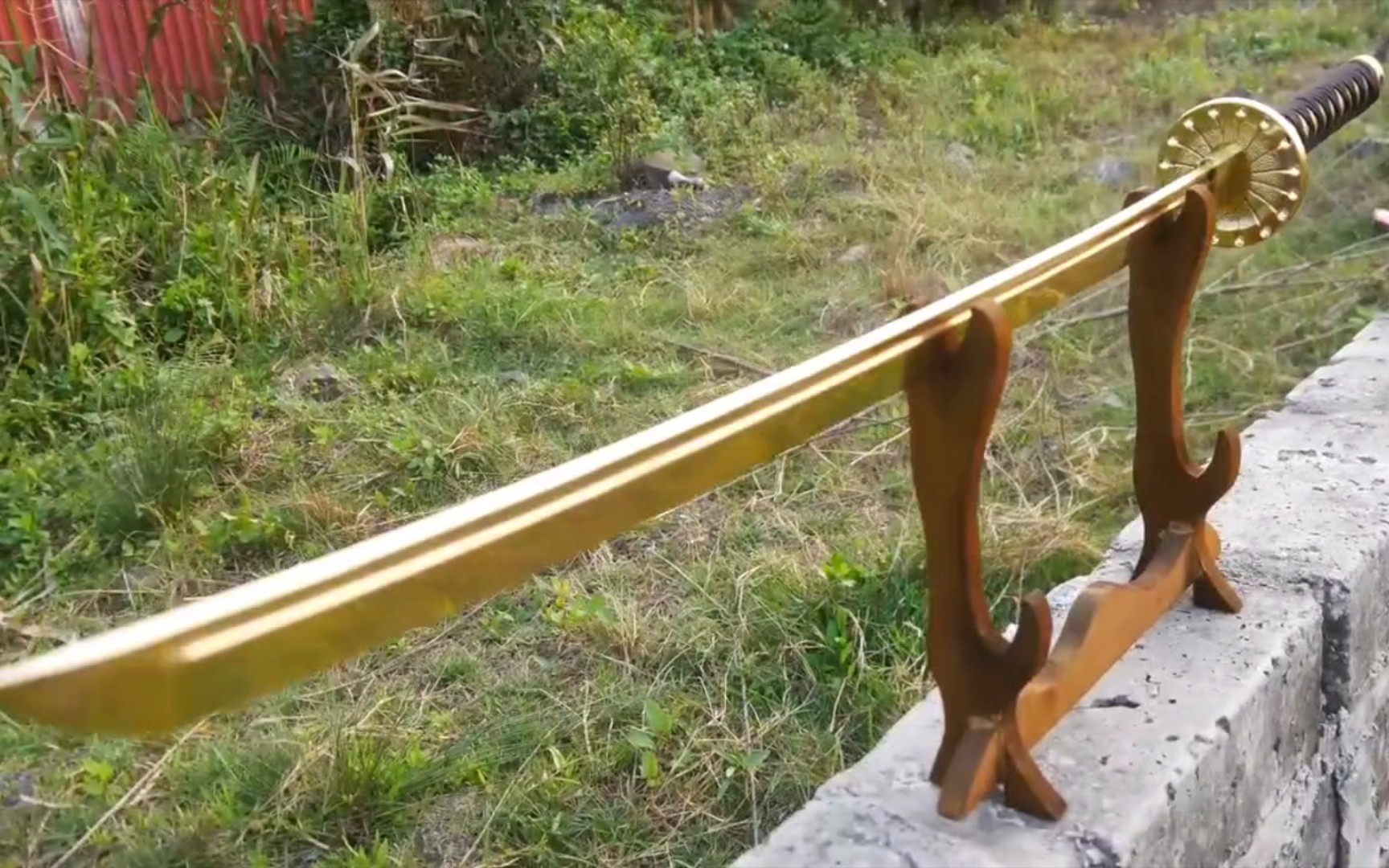 制作一把金灿灿的"黄金刀"充满钱的味道