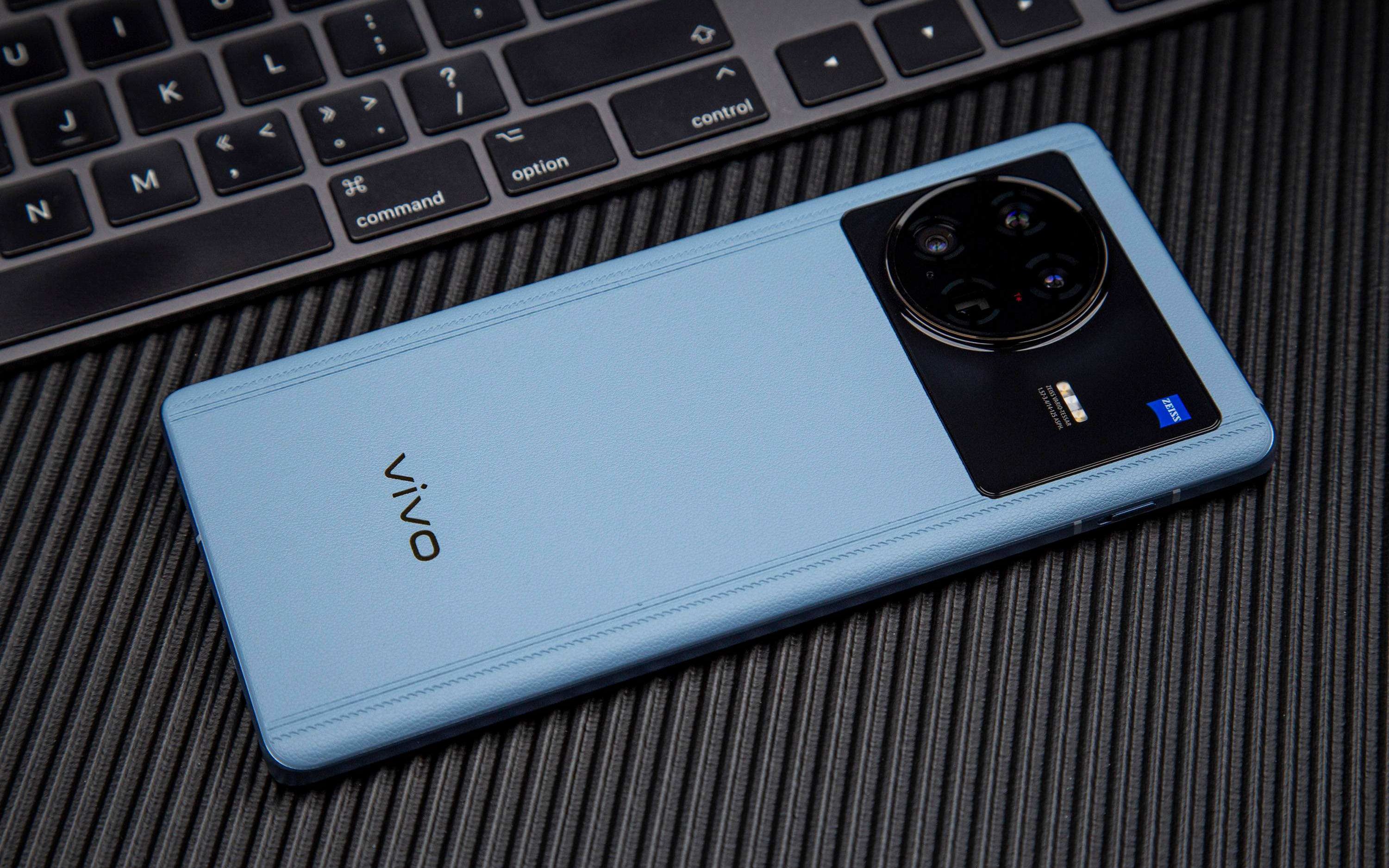 三星e5发光屏 骁龙8 5000毫安,这款7英寸商务机降500元,很划算_哔哩哔