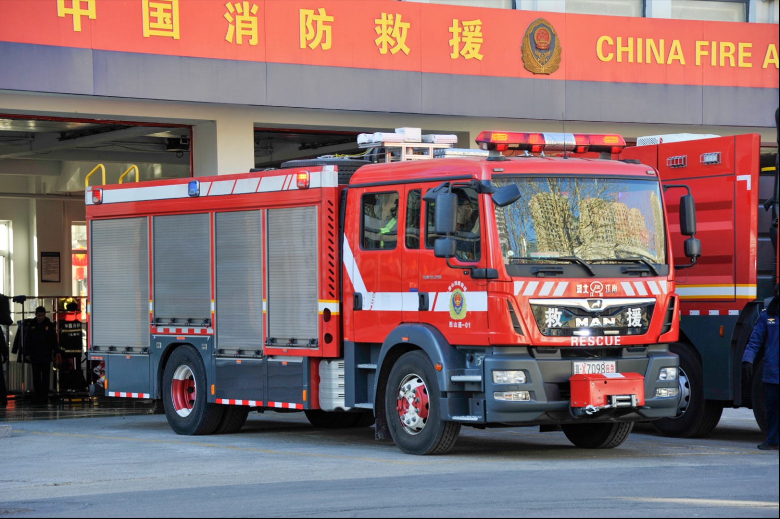 唐山消防江特压缩空气泡沫城市主战消防车出警 鞍山衡业