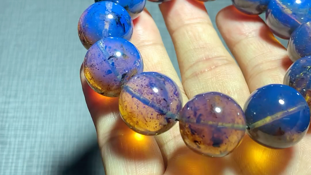 多米尼加蓝珀手串,卡20mm,百分之九十九的蓝珀都带火山灰,你知道