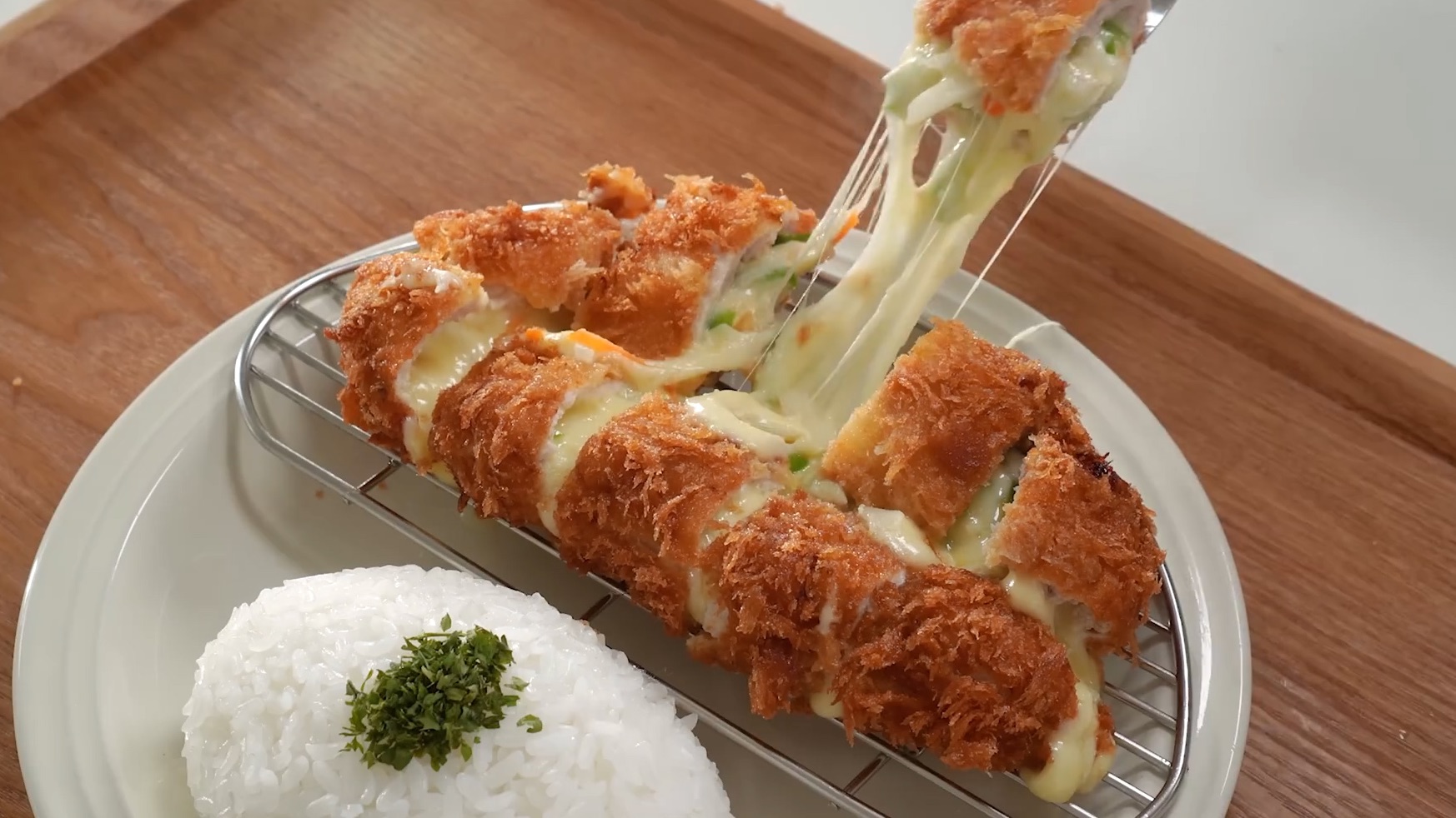 【脆皮芝士炸猪排】拉丝效果简直了!