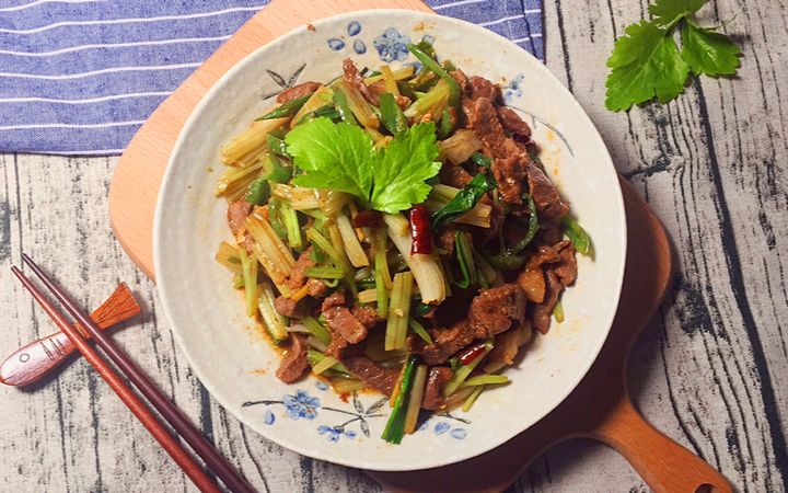 芹菜炒牛肉,牛肉怎么做才能入味,只需多做这一步!哔哩哔哩bilibili