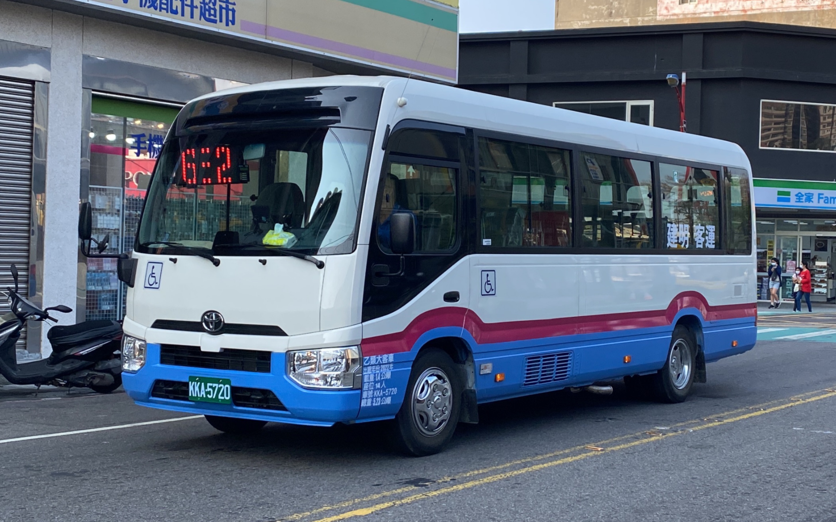 建明客運 toyota coaster 六期自排 662路 kka-5720
