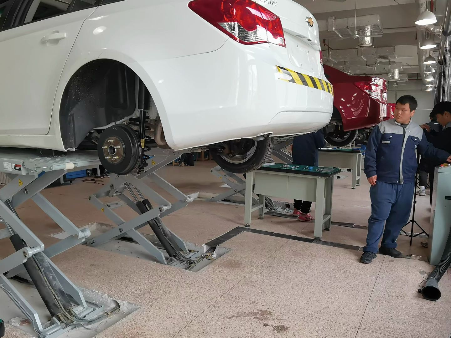 21汽车3班24号鼓式制动器拆装