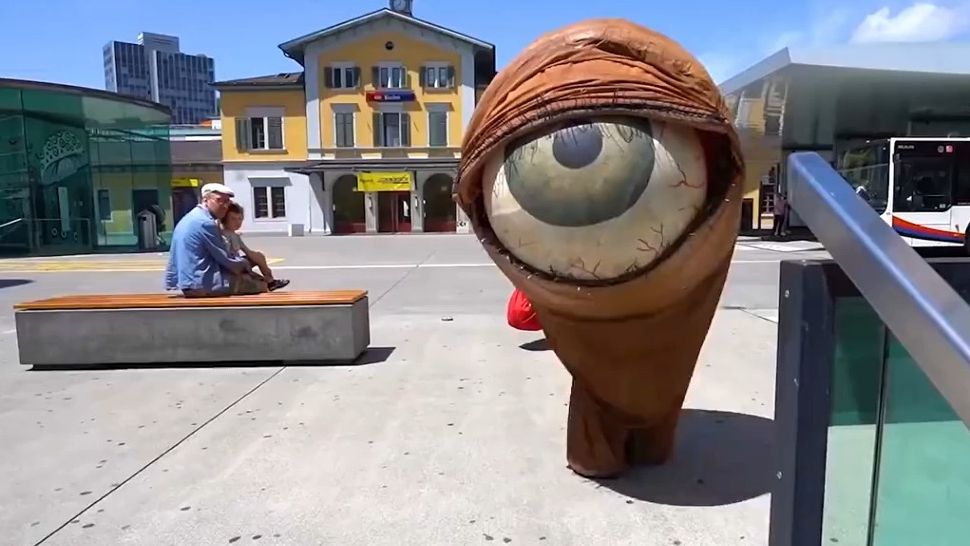 大眼珠子在城市里的欢乐!