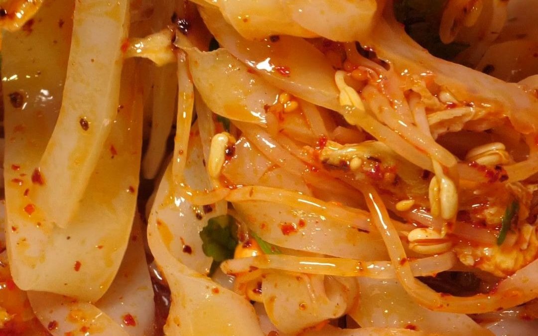 新疆石河子小赵面皮,油泼辣子的擀面皮简直不要太香!