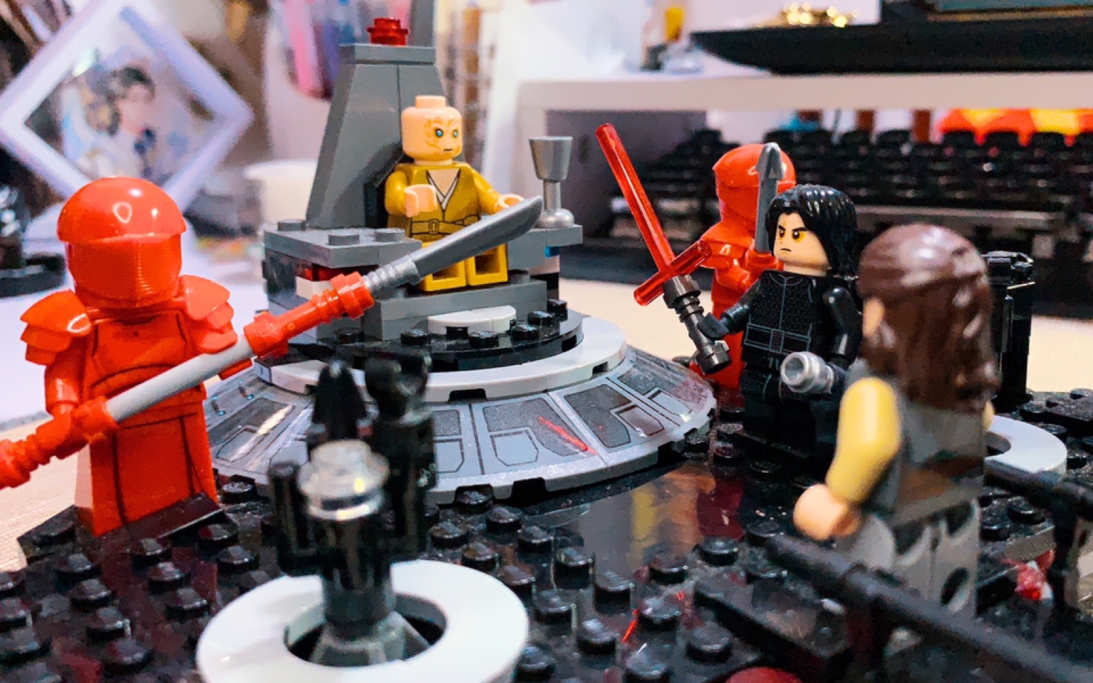 阿茶买玩具乐高75216reylo为了搓一顿小龙虾竟然做出这种事