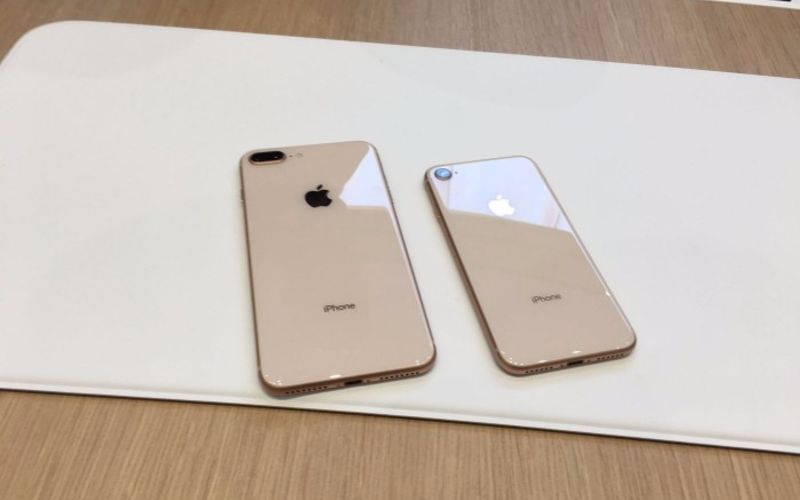 iPhone 8玻璃后盖被曝一摔即碎 维修费比屏幕还高哔哩哔哩bilibili