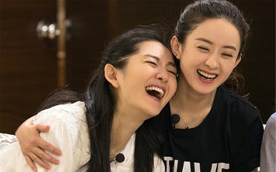 谢娜赵丽颖俏皮晒手部照片 展大哥二弟亲密友谊_哔哩哔哩 (゜-゜)つロ