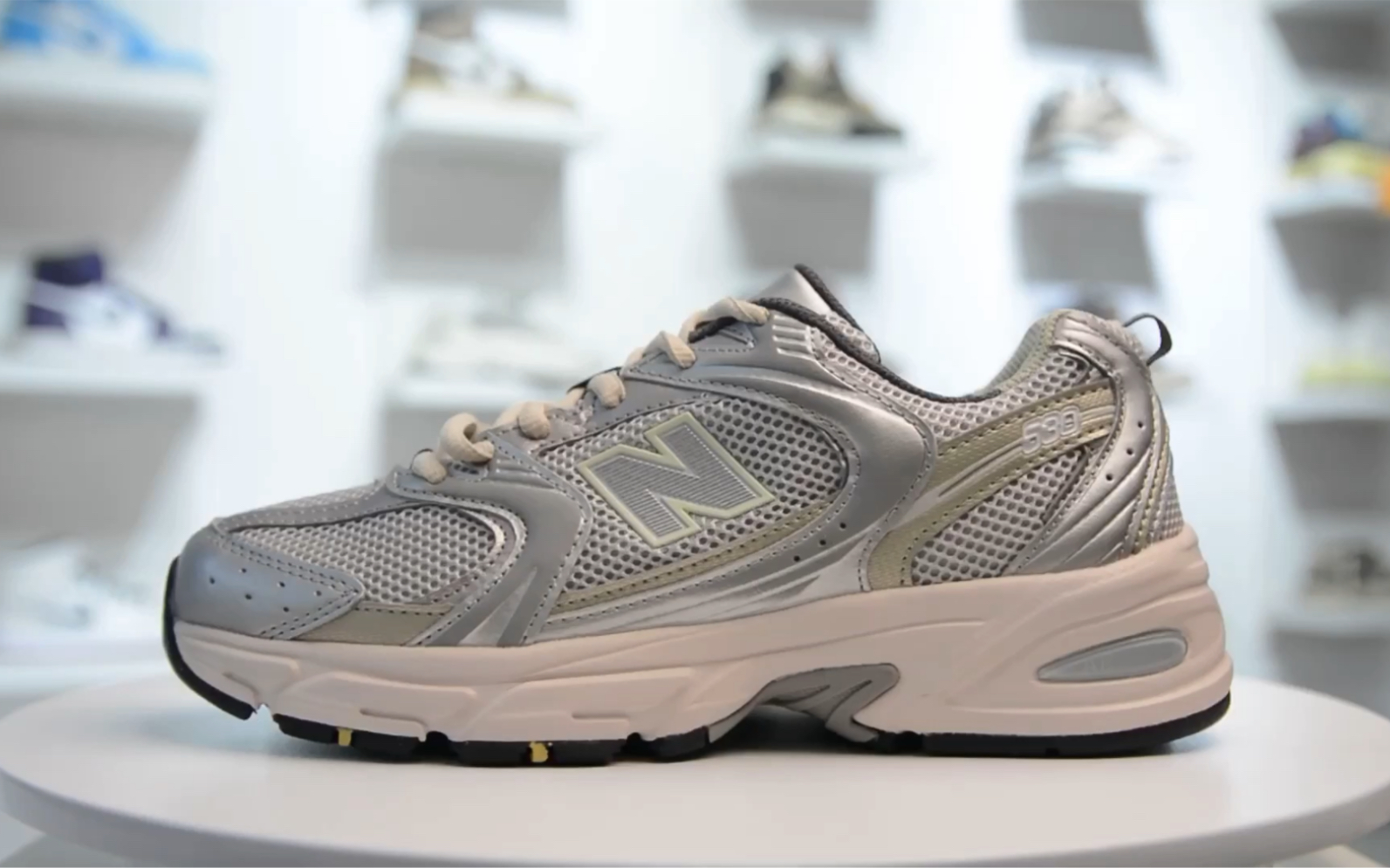 【独家实拍】new balance 530 复古慢跑鞋 银色