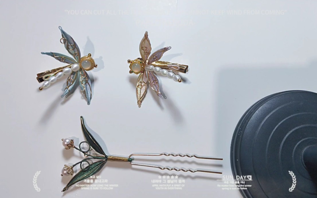 两只缠花小蜻蜓