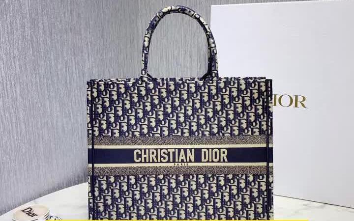 迪奥托特包,dior book tote 开箱测评,迪奥托特大号老花购物袋迪奥托特 迪奥托特包哔哩哔哩bilibili