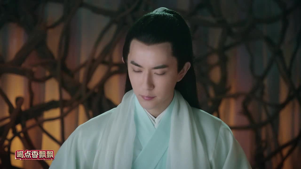 25.靠在折颜腿上喝着桃花醉借酒消愁(做梦)