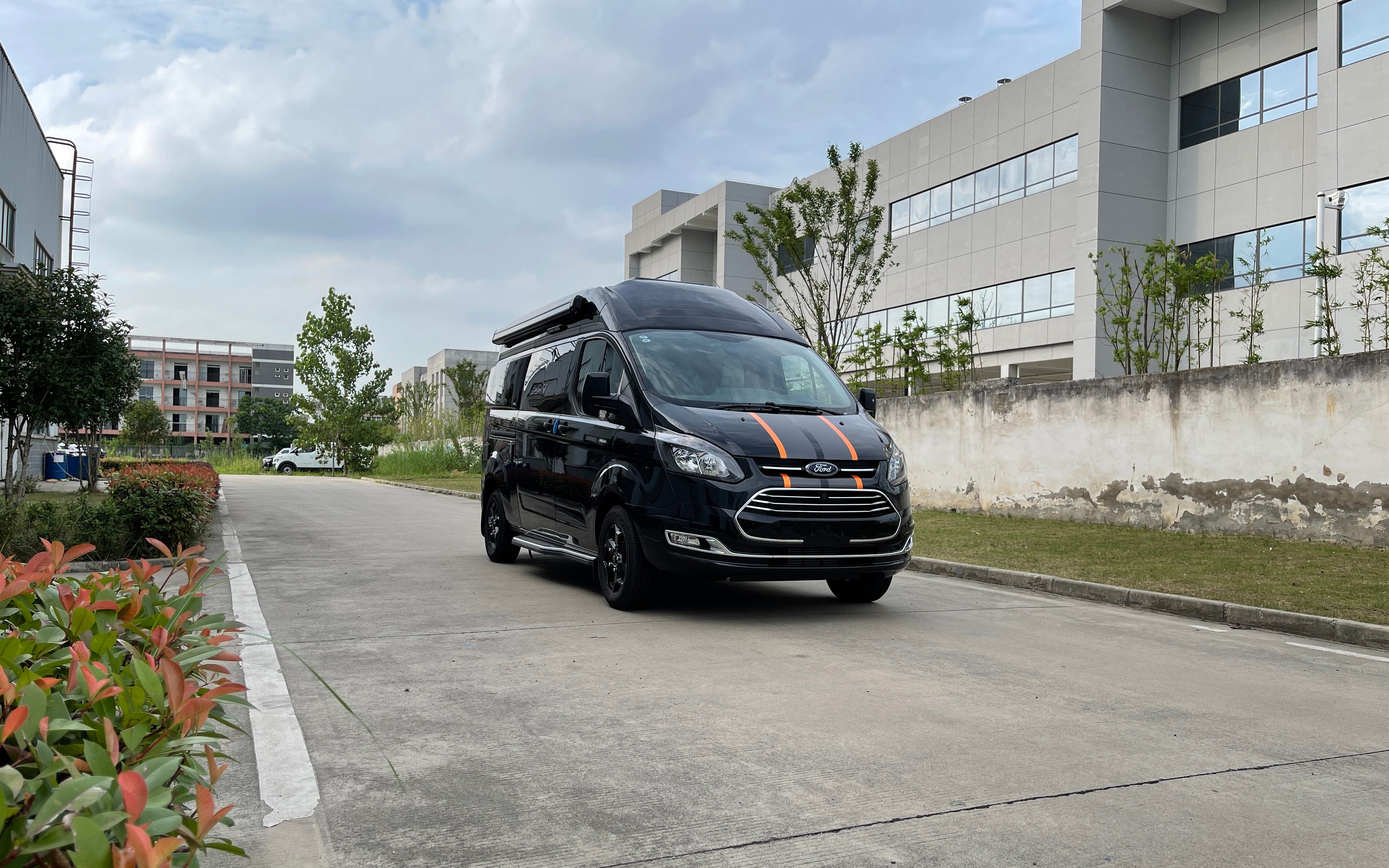 瑞弗首款b型小房车,启界r500,自由灵动,畅享品质房车轻旅行_哔哩哔哩