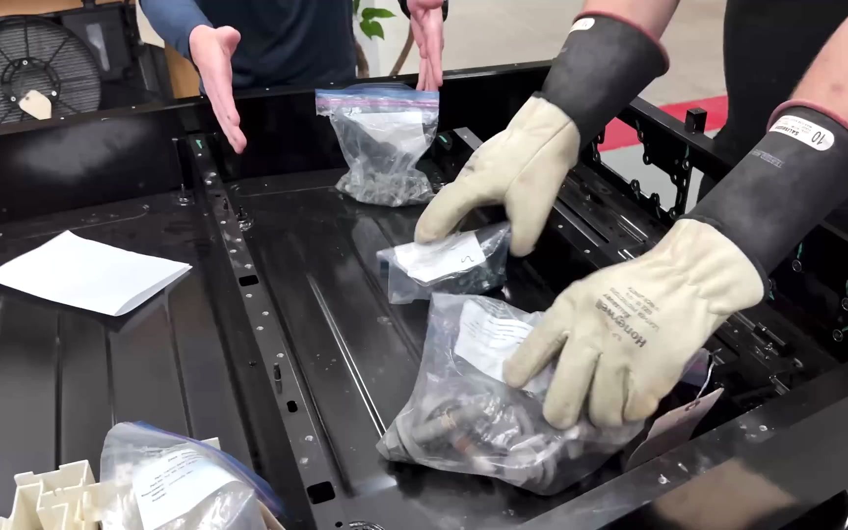 福特可维护电池包拆解