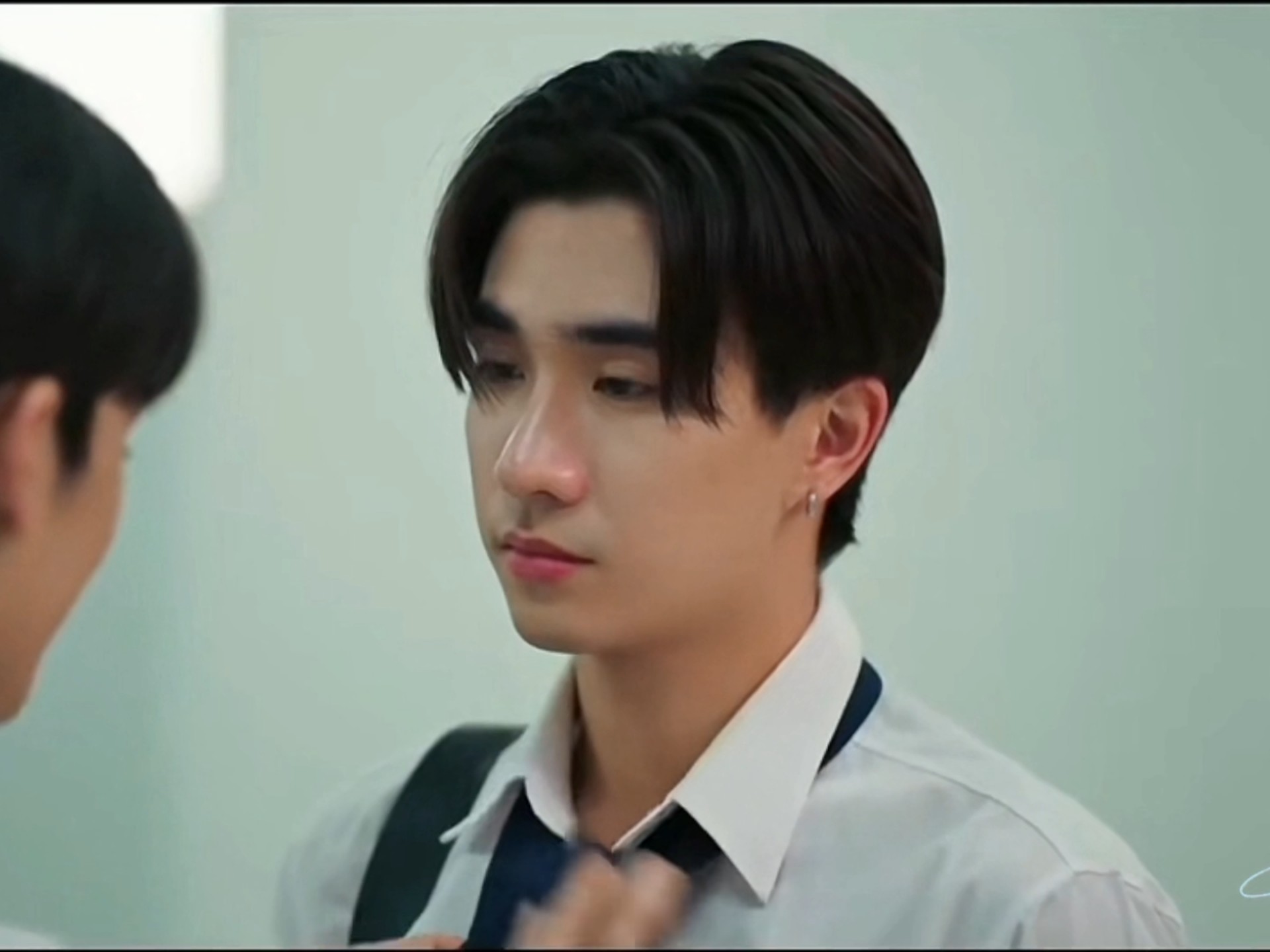 三塔系领带的时候是王俊勇心动时刻王俊勇眼神都在一次次系领带中日间