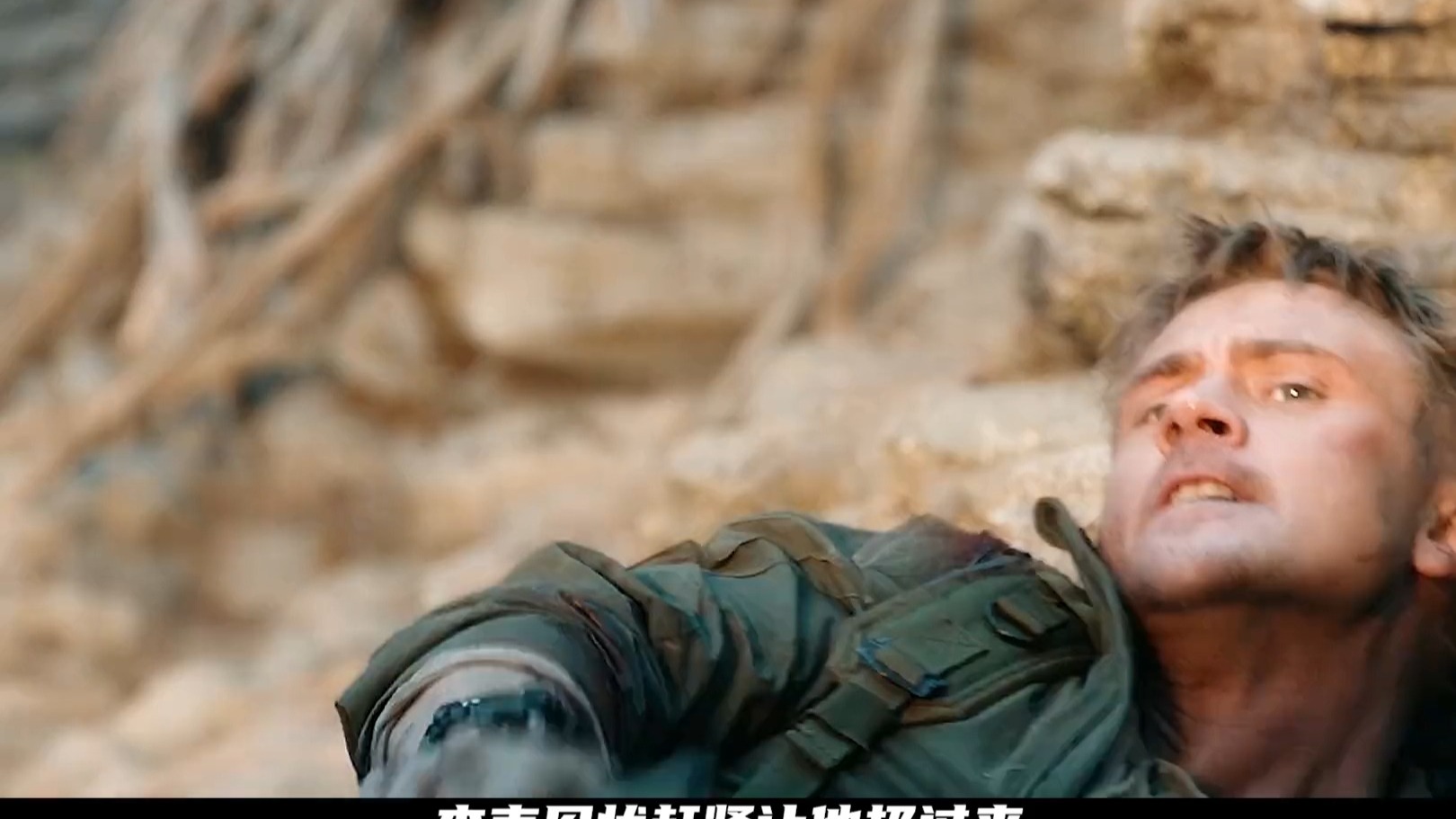 强大的终极铁血战士降临地球对人类进行猎杀