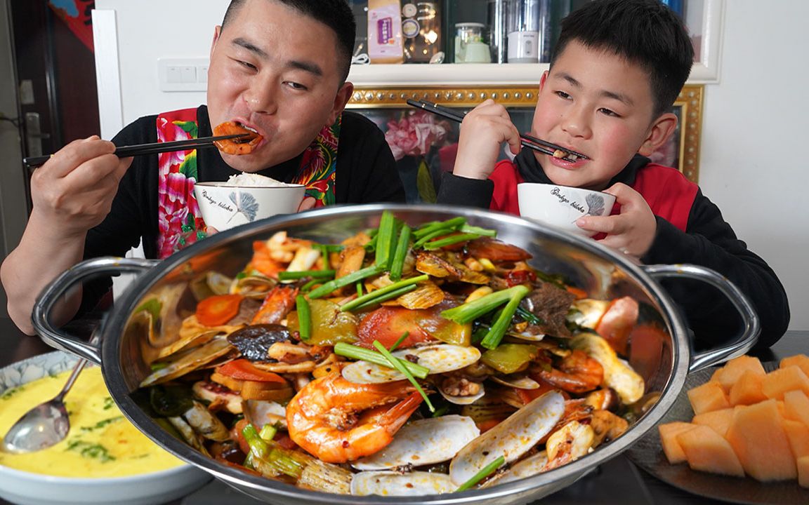 超小厨100元海鲜加配菜做麻辣海鲜香锅开火第一餐圆满成功