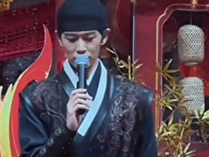 任嘉伦最近怎么变成了这样，不知道的还以为是哪个素人。