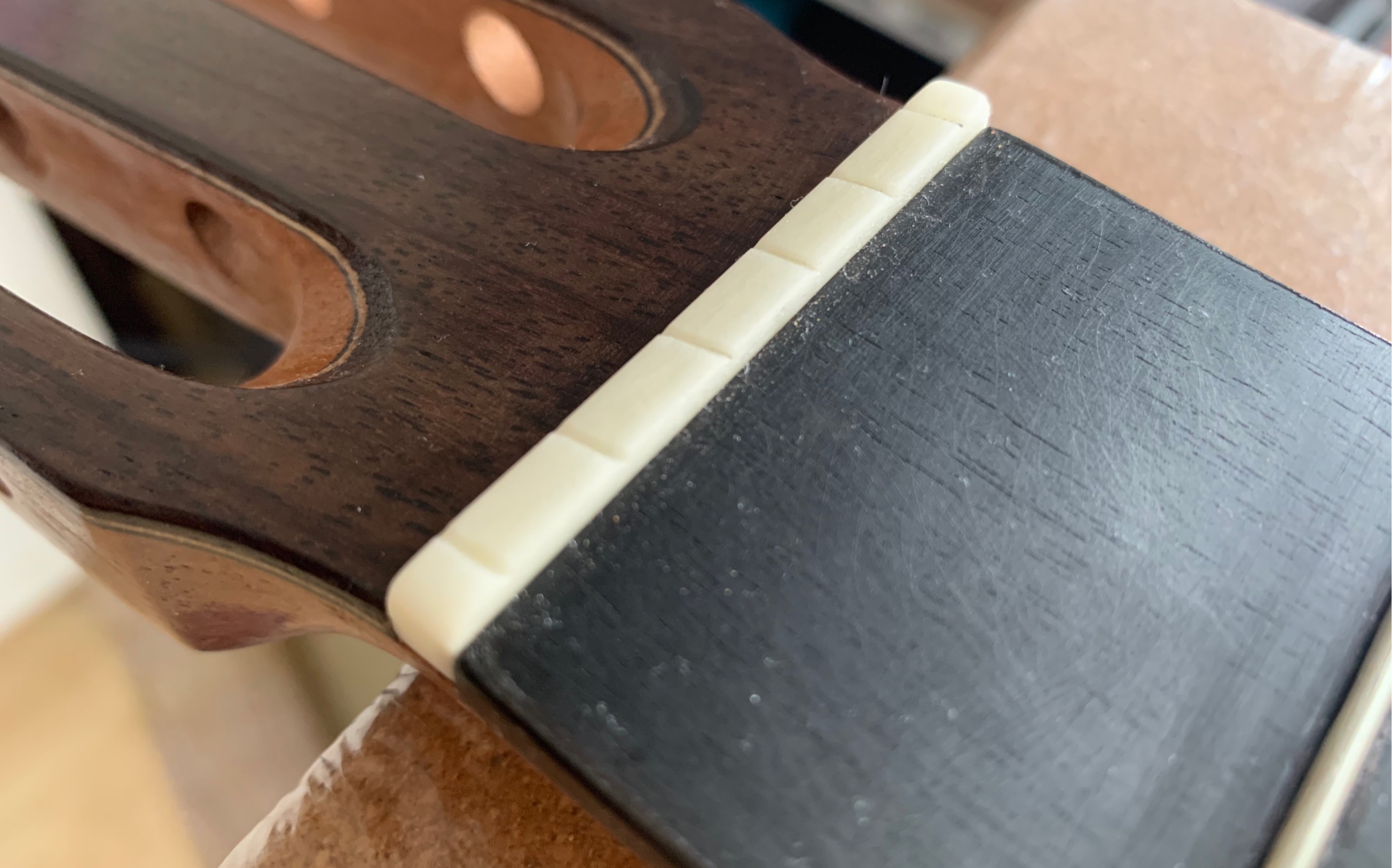 高艺老师制作吉他弦枕