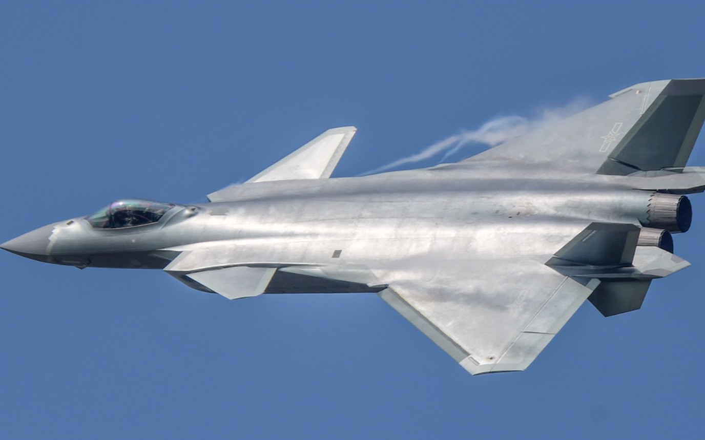 【烽火议军情】五年梦成真 歼20珠海展英豪