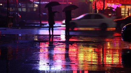 [图]下雨天，小雨点，独自一人到处走