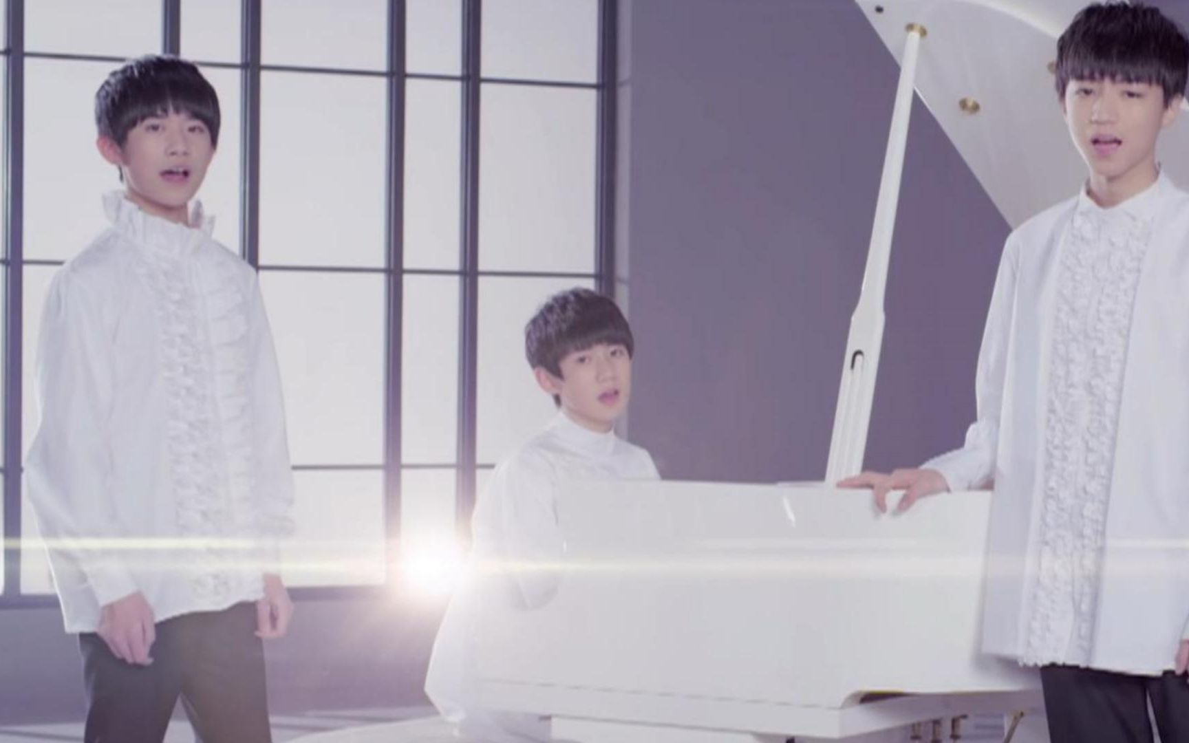 [图]2015TFBOYS《样（YOUNG）》