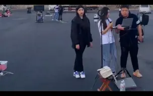 Télécharger la video: 郭有才的爆火改变了菏泽南站，如今每天人山人海更是重新铺设路面