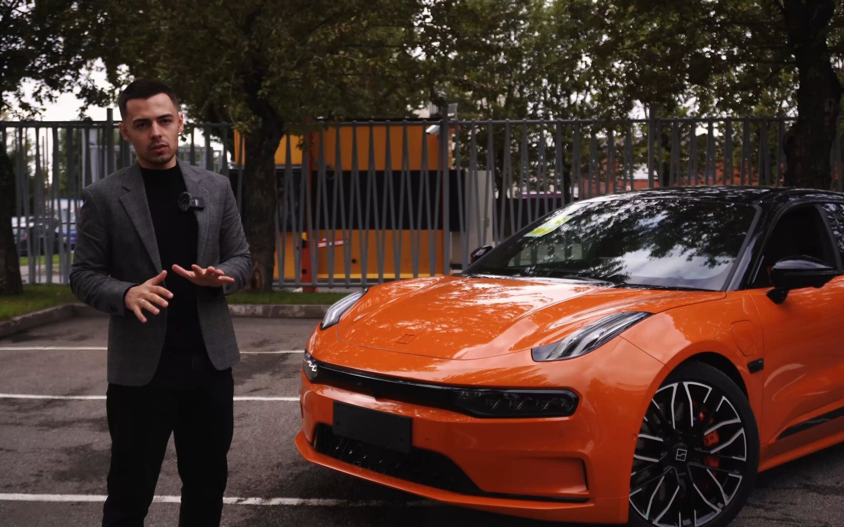 俄罗斯车评人评价极氪001 zeekr 001对德国人发出灵魂拷问?