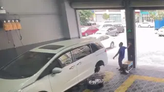 突发事件 广东一洗车场出事 现场有监控 哔哩哔哩 Bilibili