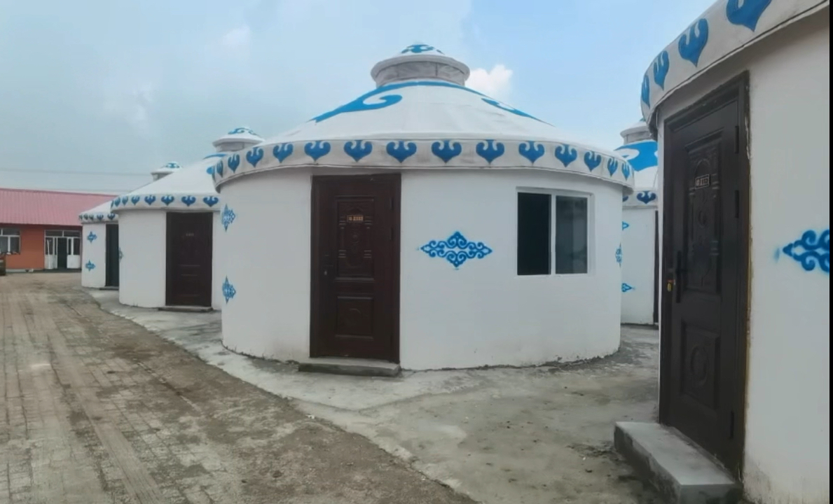 内蒙古赤峰乌兰布统坝上草原李家庄园,蒙古包里面到底长什么样?