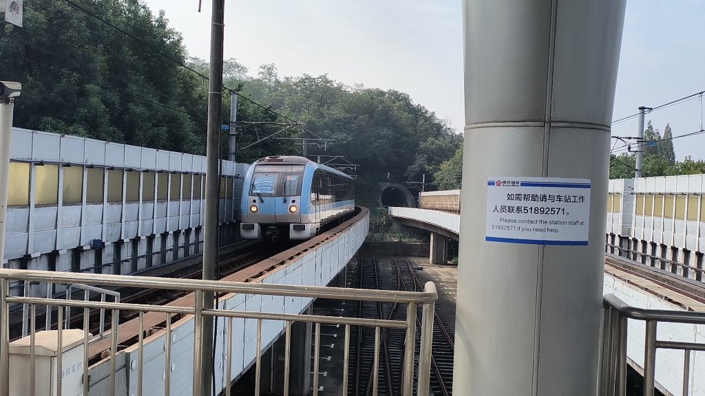 南京地铁1号线(0910)进红山动物园站
