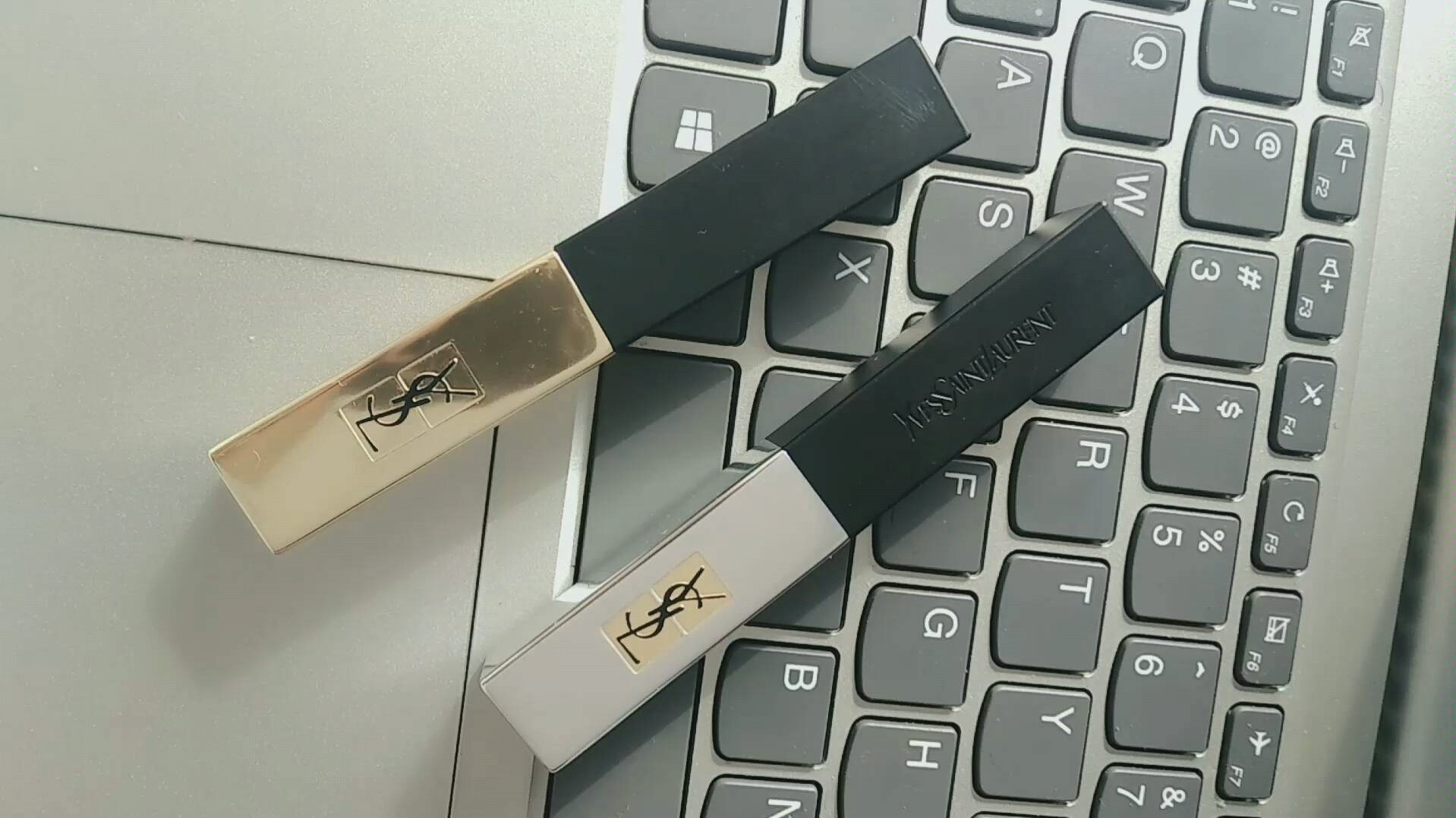 欣~mukia/ysl小金条21/小银条107试色/超爱小金条21_哔哩哔哩 (゜-゜)