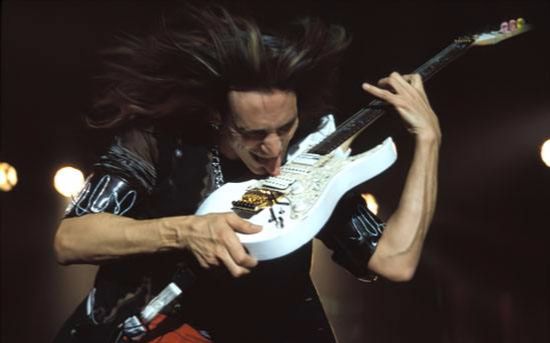 steve vai在电吉他道路上获得成功的经验分享_哔哩哔哩 (゜-゜)つロ