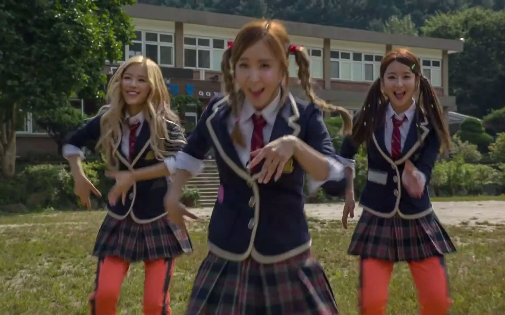 [图]Crayon Pop Dancing Queen 2.02.0 MV + Somebody MV