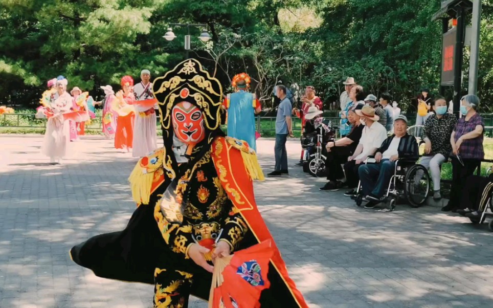 [图]北京紫竹院公园，遇到这样的东北大秧歌，还不浪起来！