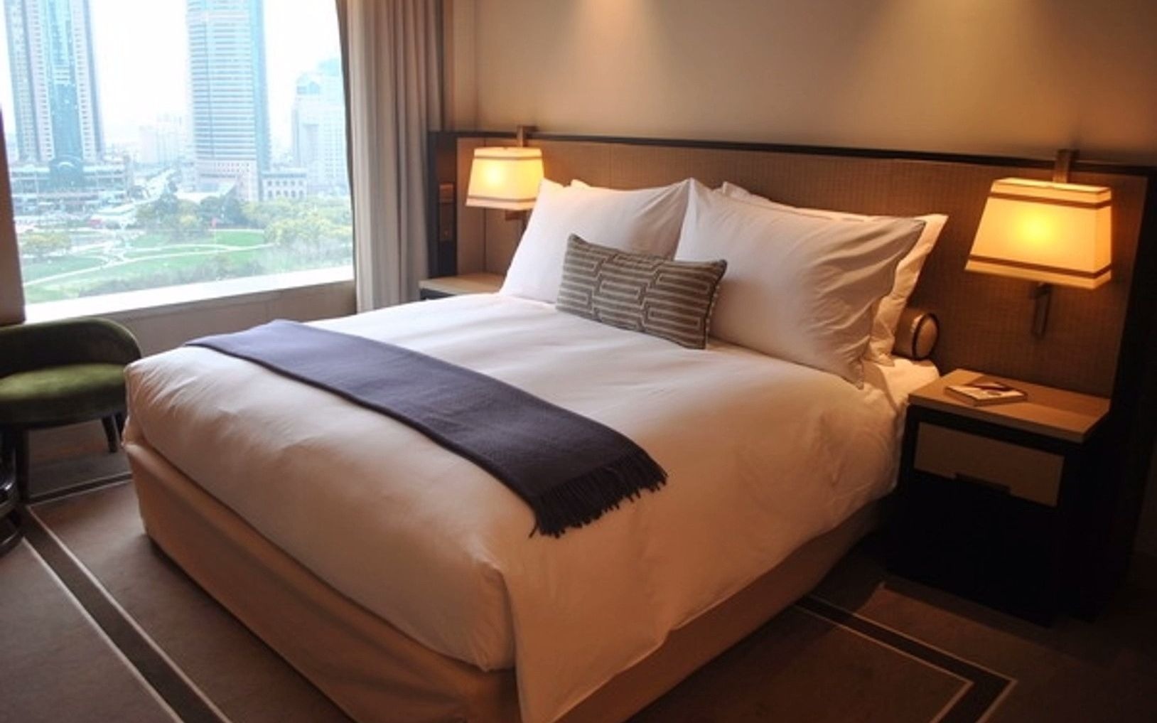 傅厚民作品风格海报 #公寓案例 上海国金汇公寓(the ifc residenc