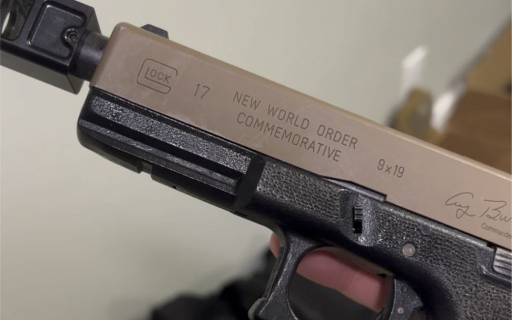 带有珍贵刻字的glock17