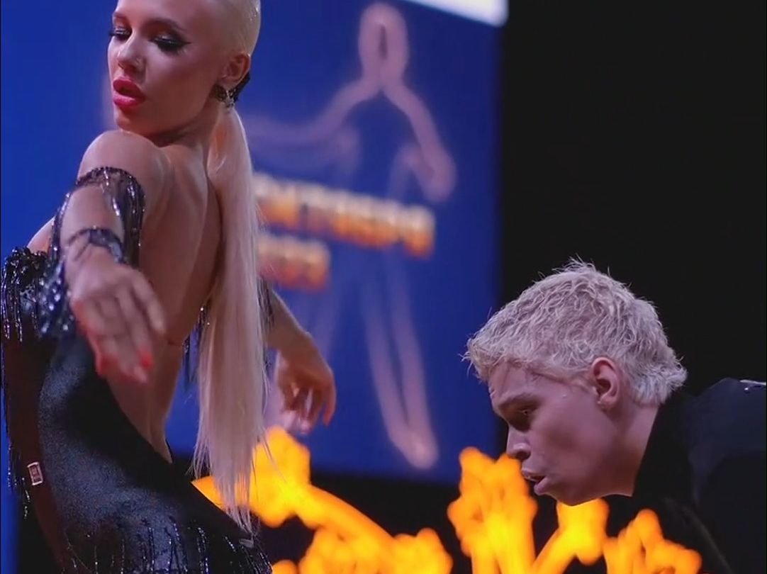 狂派拉丁舞你见过吗?小哥也太魔性了