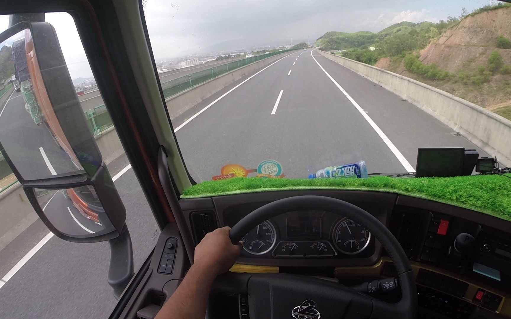 第一视角国内卡车驾驶第一视角有没有当年玩游戏的感觉