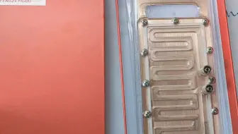 官方双语 手机散热不发达必须要有koolason 手机水冷纪实 Linus谈科技 哔哩哔哩 Bilibili