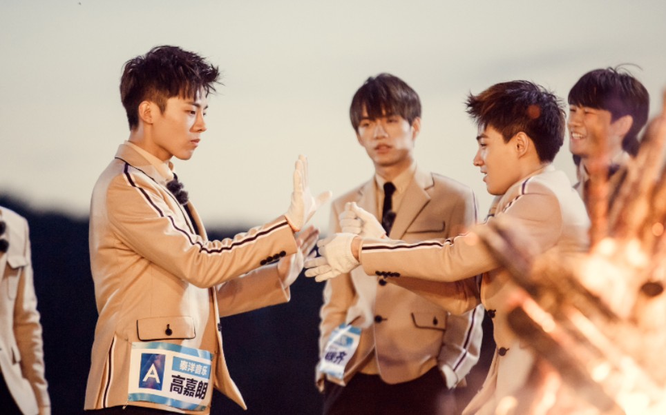 【月朗鑫稀】【高嘉朗×李鑫一】陪他做梦_哔哩哔哩 (゜-゜)つロ 干杯