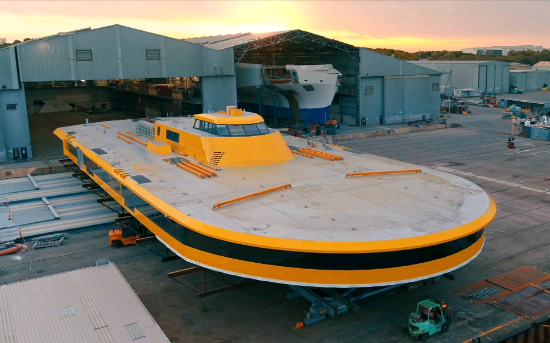 【船舶】澳大利亚austal造船厂三体船上层建筑吊装作业