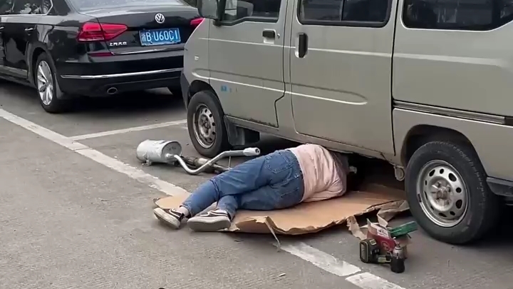 面包车翻新搜 好,下次出去修车,你们就能认出小兰姐了#翻新