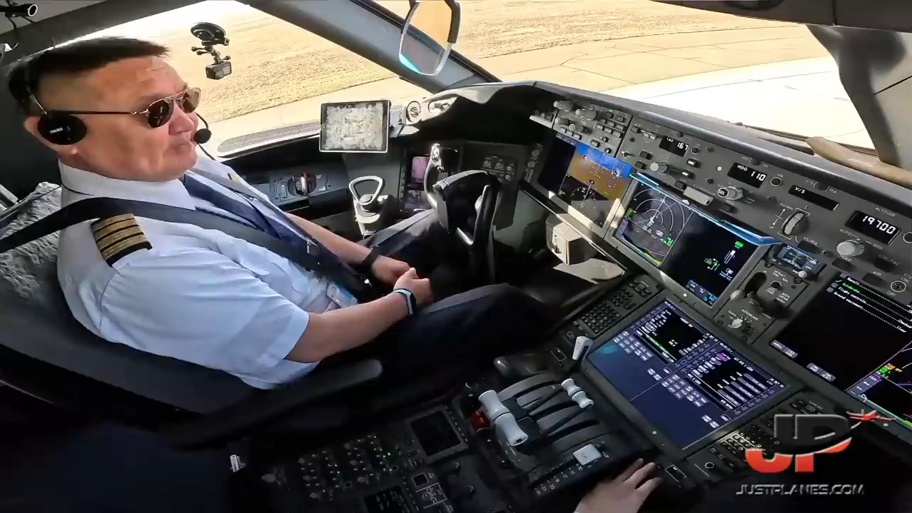 蒙古航空执行法兰克福往返航班(内含878&767)【波音系列】